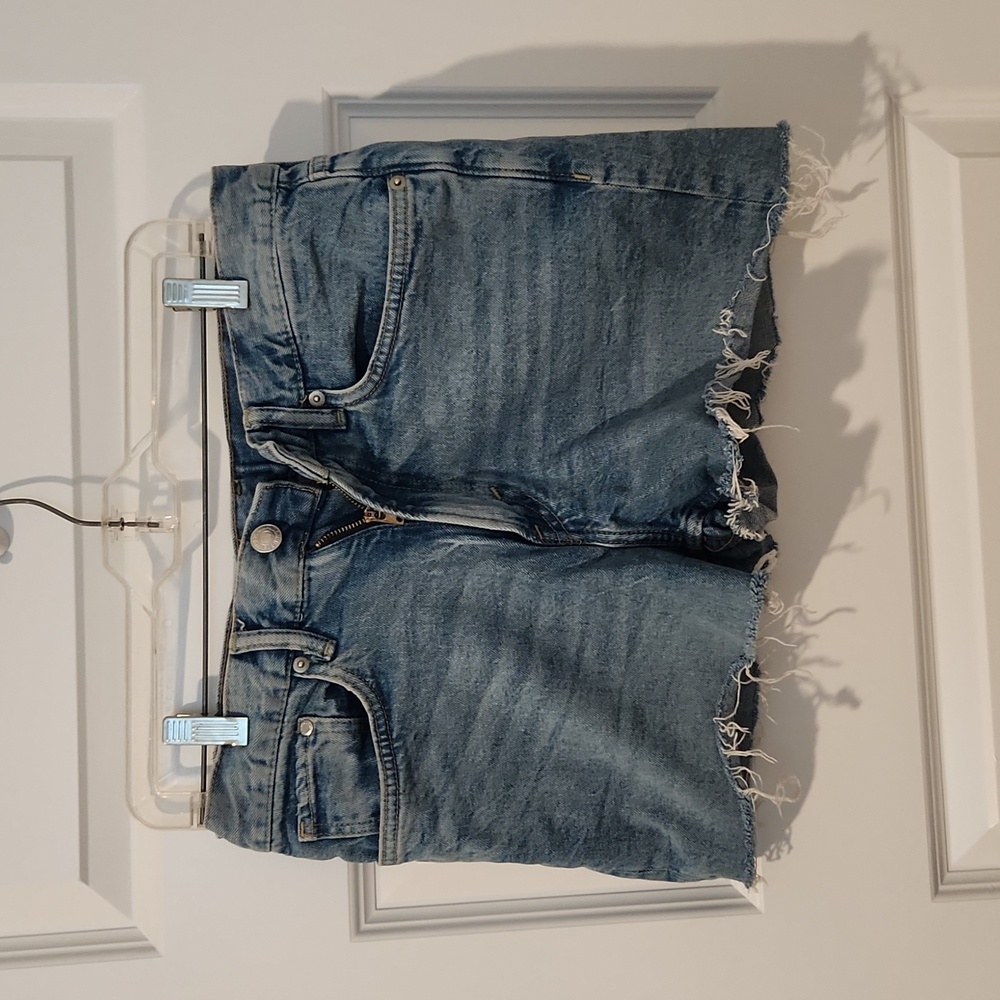 CUTE  H&M Cutoffs!